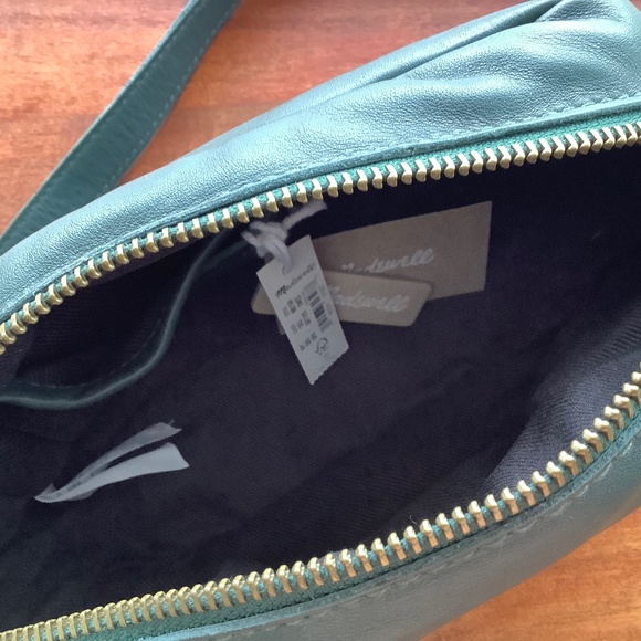 NWT Madewell Transport puffy camera bag dark palm - Picture 8 of 10